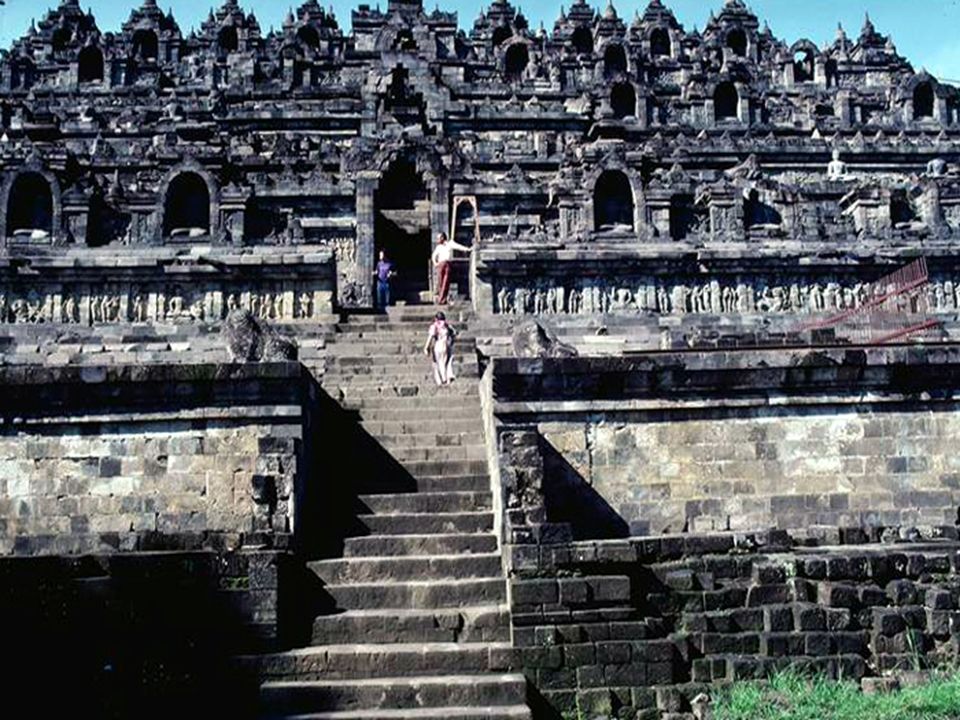 位 於 印 尼 爪 哇 的 婆 羅 浮屠 是 全 球 最 大 的 佛 教 建築 ﹐ 也 是 世 界 著 名 的 七 大奇 景 之 一 。位 於 印 尼 爪 哇 的 婆 羅 浮屠 是 全 球 最 大 的 佛 教 建築 ﹐ 也 是 世 界 著 名 的 七 大奇 景 之 一 。 五 丰富的旅游资源